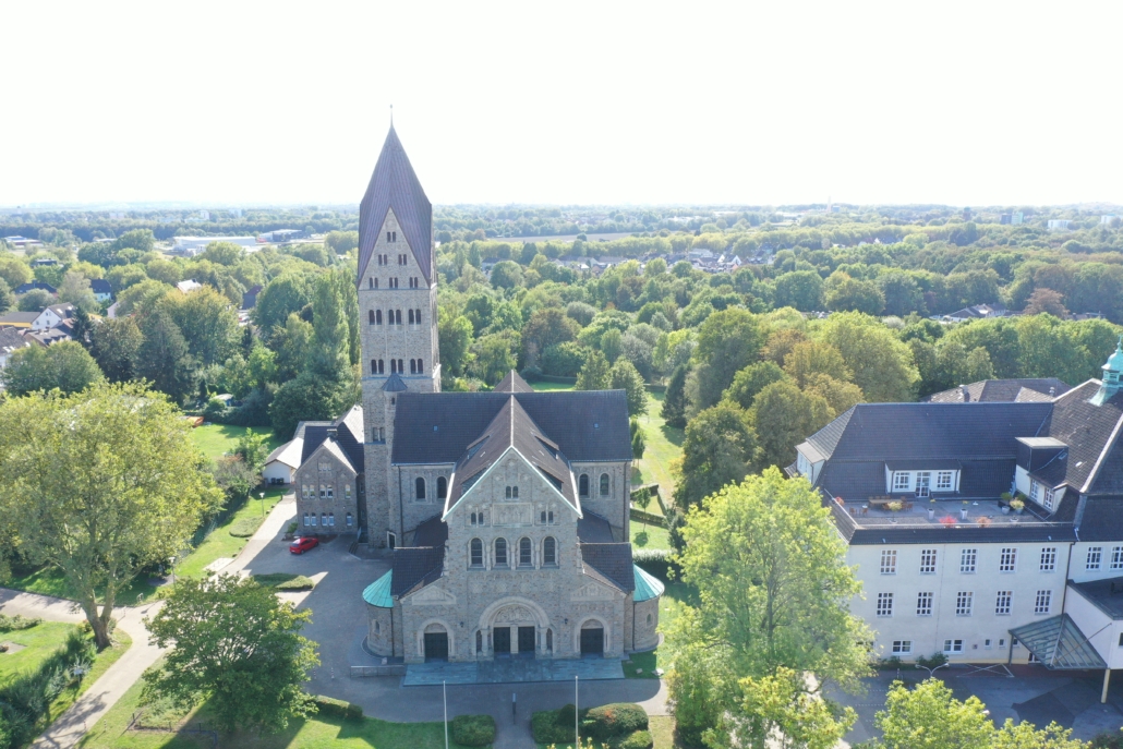 Luftaufnahme der St. Elisabethkirche in Gerthe